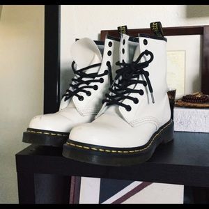 Dr. Martens Shoes - Doc Martins ( White ) Dr. Martens Shoes - Doc Martins ( White )